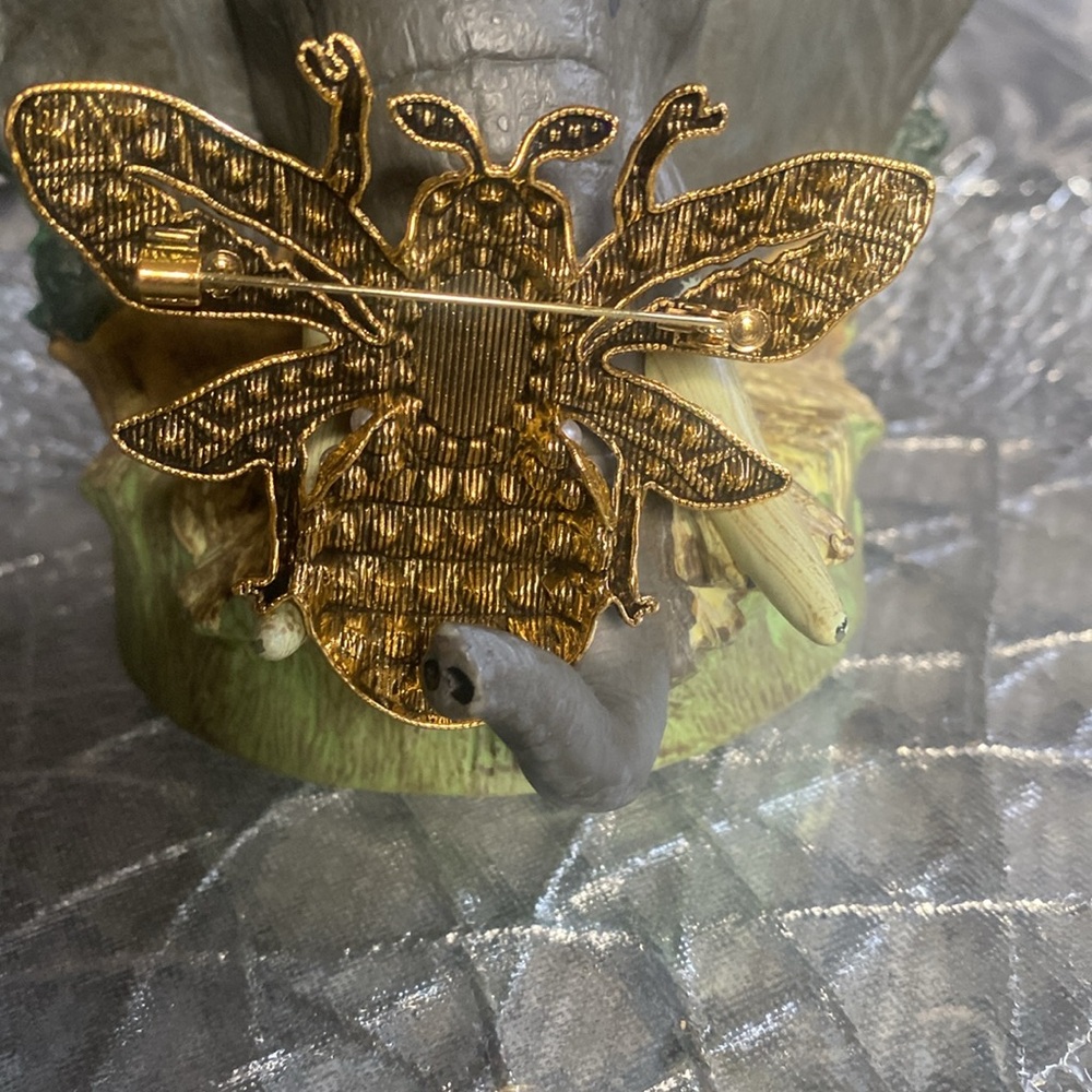 Bee-happy! PINK & GOLD Bee Brooch! - Picture 6 of 7